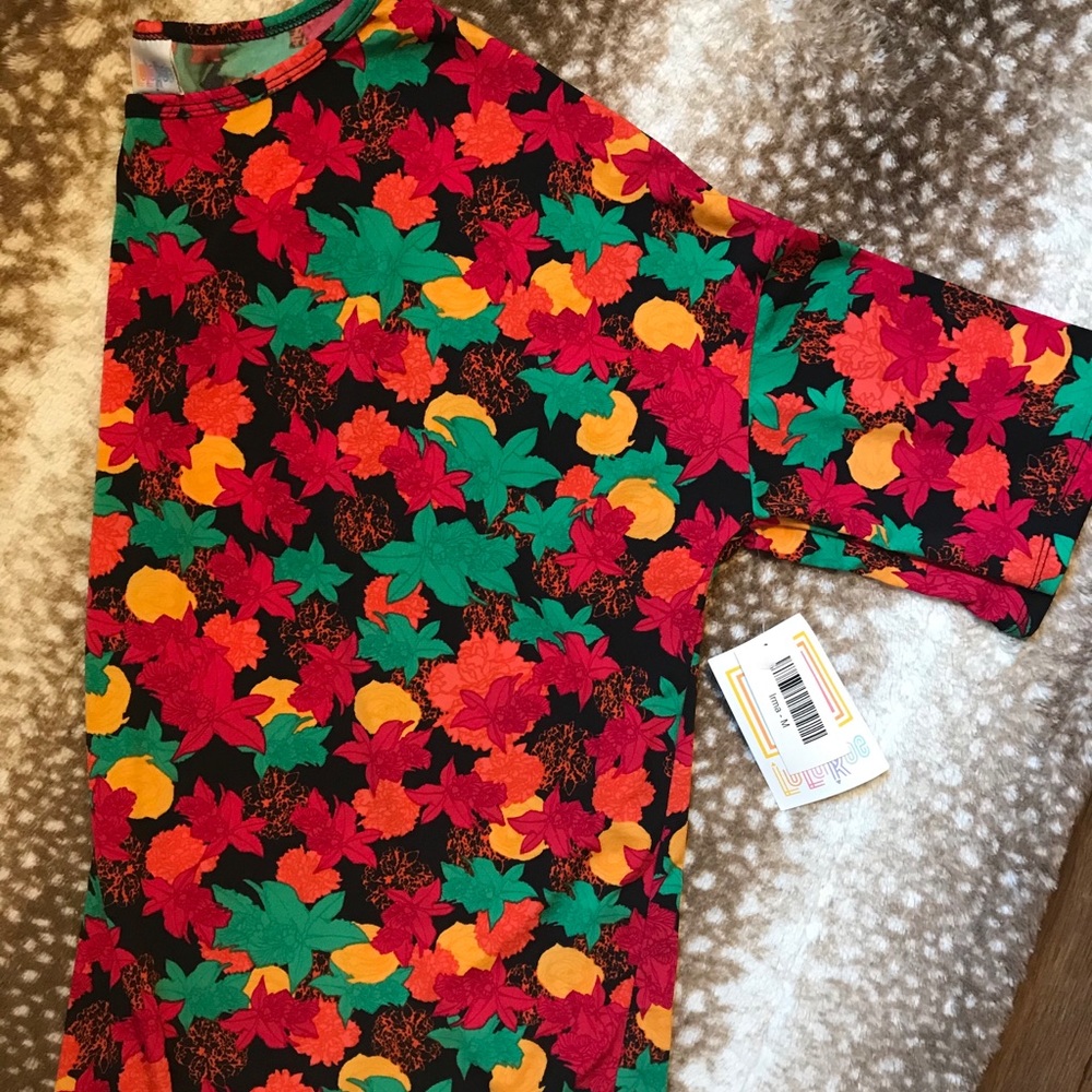 🚨Sale on Closet🚨LuLaRoe Irma Tunic Top
